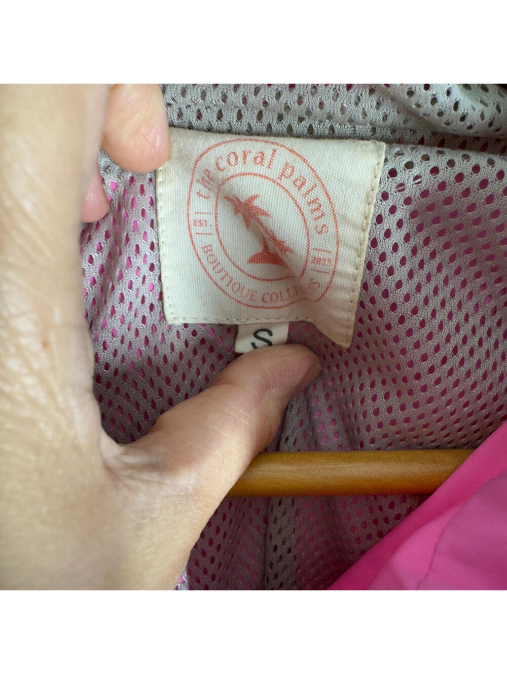 The Coral Palms Windbreaker Jacket Women S Small Pink Full Zip Hooded Pockets - Picture 5 of 7